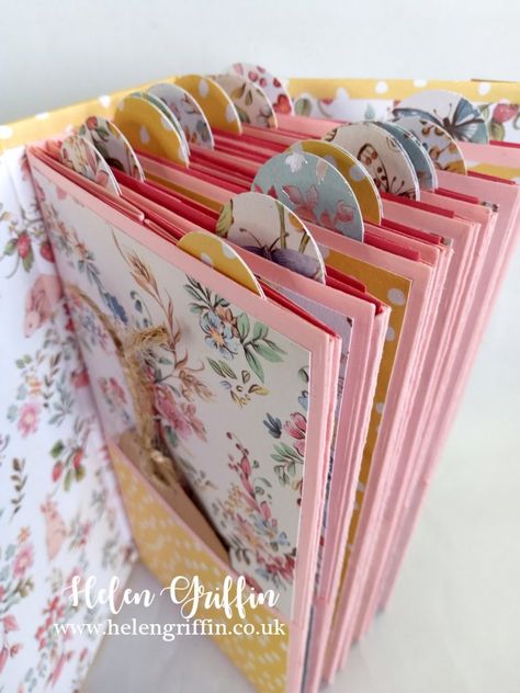 Diy Mini Album Tutorial, Scrapbook Albums Tutorial, Diy Mini Album, Mini Scrapbook Album, Diy Scrapbook Album, Interactive Journals, Mini Photo Albums, Mini Albums Scrap, Mini Album Tutorial