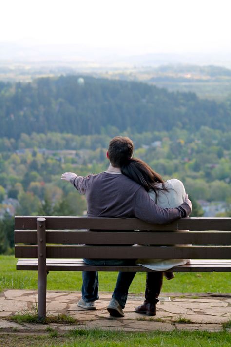 Lover Picture Couple, Indian Wedding Poses, Dj Images Hd, Lovers Pics, Love Couple Images, Pre Wedding Poses, Cute Couples Photography, Engagement Picture, Park Photography