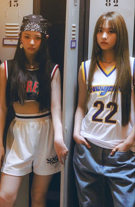 New Jeans Style, Basketball Clothes, 2000s Fashion, Mode Vintage, Stage Outfits, Kpop Outfits, Style Outfits, Pop Fashion, Ulzzang Girl