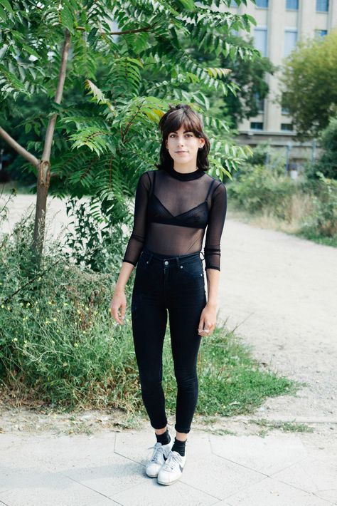 Name: JasmineAge: 26Job: Fashion Design Student  #refinery29 http://www.refinery29.com/berghain-berlin-street-style-pictures#slide-18 Italian Street Style, Berlin Street Style, Outfits Nightclub, Berlin Fashion Street, Techno Outfit, Techno Fashion, Famous Outfits, Rave Fashion, Berlin Fashion