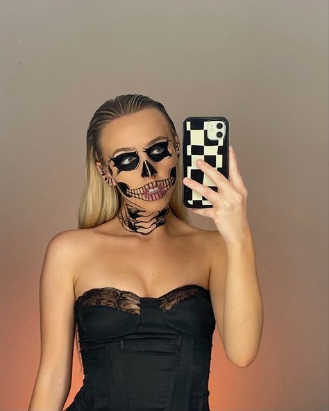 Skull Makeup Men Beard, Men Skull Makeup, Couple Skull Makeup, Skull Makeup Couple, Skeleton Makeup Aesthetic, Skull Makeup Half Face, Face Skull Makeup, Half Face Skull Makeup, Tate Langdon Skull Makeup