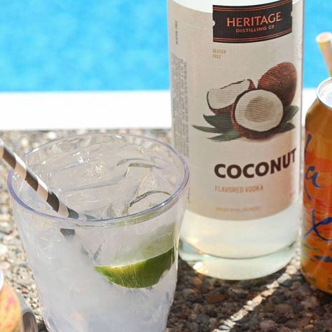 Coconut Vodka Cocktail - Heritage Distilling Coconut Vodka Recipes, Coconut Vodka Cocktails, Flavored Vodka Drinks, Mango Vodka, Coconut Vodka, Summer Vodka Cocktails, Vodka Cocktail, Vodka Recipes, Vodka Drinks