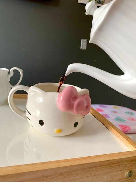 Hello Kitty Mug, Hello Kitty Aesthetic, Pretty Mugs, Hello Kitty Pink, Hello Kitty Items, Cool Mugs, Cute Cups, Cute Mugs, Pottery Painting