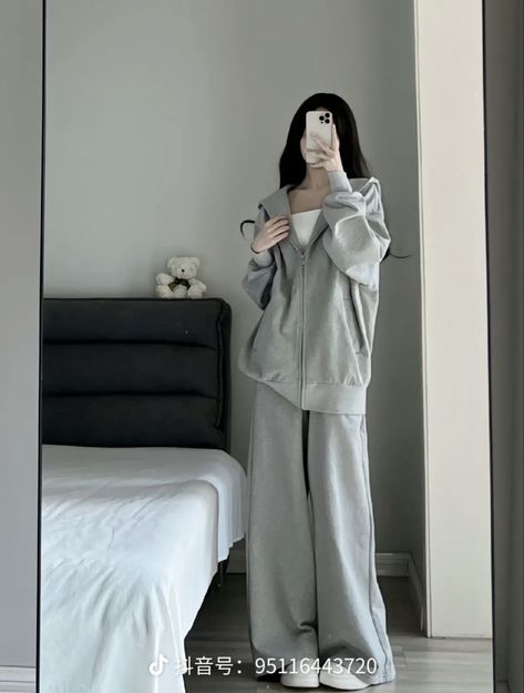 Comfy Korean Outfits, Casual Home Outfits, Korean Outfit Street Styles, Jacket With Zipper, Korean Casual Outfits, Casual Day Outfits, Simple Trendy Outfits, Jogging Pants, Modest Fashion Outfits