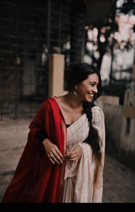 Saree With Shawl, Black And Red Saree, Red And White Saree, Black And White Saree, Shawl Fashion, Inspiration Portrait, Red Shawl, Hello December, Photography Inspiration Portrait