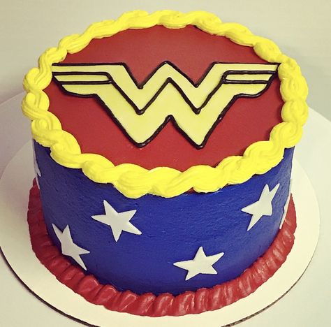 Wonder Woman birthday cake. Single round. All buttercream. Number Cake Ideas, Woman Birthday Cake, Cake Mom, Wonder Woman Cake, Wonder Woman Birthday Party, Women Party Ideas, Wonder Woman Party, Wonder Woman Birthday, Woman Birthday