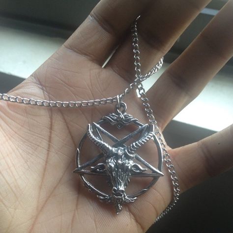 Dysfunctional Doll on Instagram: “Baphomet Inverted Pentagram Necklace! www.DysfunctionalDoll.com  #dysfunctionaldoll #goth #gothic #gothjewelry #gothicjewelry  #alternative…” Vampire Cosplay, Inverted Pentagram, Pentagram Necklace, Trad Goth, Goth Rock, Goth Jewelry, Punk Emo, Psychobilly, Gothic Jewelry