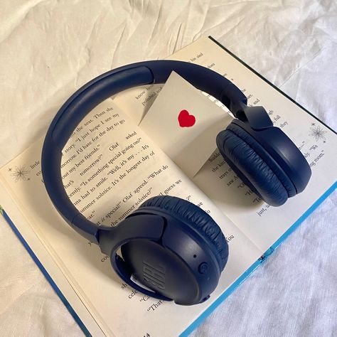 Headphones Blue Aesthetic, Dark Blue Study Aesthetic, Light Blue Academia Aesthetic, Blue Reading Aesthetic, Dark Blue Academia Aesthetic, Blue Headphones Aesthetic, Dark Blue Headphones, Jbl Headphones Aesthetic, Headphones Picture