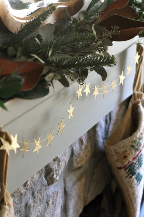 This is such a unique item. Handmade by women in Nepal of natural materials, a string of gold stars wrapped around a gift card with an envelope. Garland is 42" long. Green And Gold Holiday Decor, Wrapping Paper Garland, Homemade Star Ornaments, Gold Star Garland, Diy Christmas Garlands Ideas, Christmas Star Aesthetic, Christmas Nature Decorations, Understated Christmas Decor, Air Dry Clay Garland