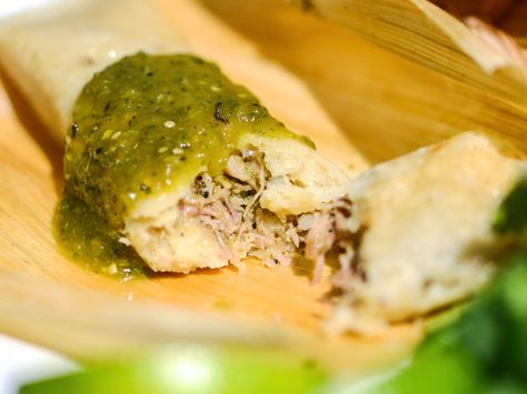 Tamale Recipes, Mexican Tamales, Pork Tamales, Chicken Tamales, Chile Poblano, Tamale Recipe, Food Mexican, Hispanic Food, Mexican Foods