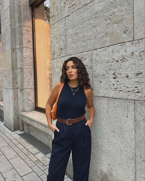 Black trouser and top and orange bag Accadimi Trouser And Top, Blue High Waisted Pants, Outfit Inspo Aesthetic, Outfit Everyday, Orange Purse, Orange Outfit, Casual School Outfits, Aesthetic Look, Orange Bag