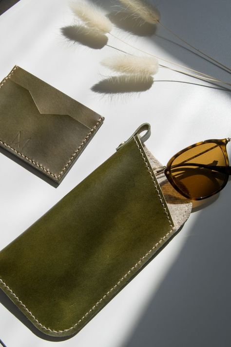 Leather Wallets For Women, Minimalist Clutch, Leather Tutorial, Leather Accessories Handmade, Wool Accessories, Wallets For Women Leather, Vegan Bags, Leather Card Holder, Leather Projects