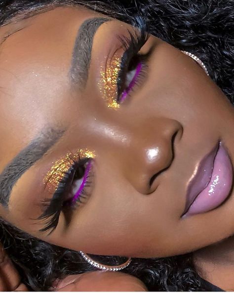 Purple Birthday Makeup For Black Women, Purple Gold Makeup Look, Purple And Gold Makeup Looks, Purple And Gold Makeup, Glittery Makeup, African Makeup, Maquillage Yeux Cut Crease, Maquillage On Fleek, Drag Make-up