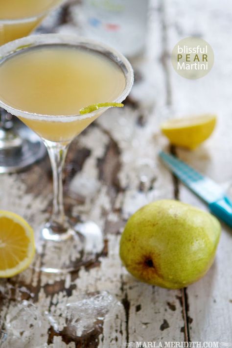 Blissful Pear Martini | MarlaMeridith.com Pear Martini Recipe, Booze Board, Bartending 101, Pear Martini, Vodka Lemon, Cocktail Original, Pear Cocktails, Pear Vodka, Chin Chin