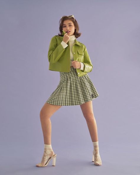 Liza Soberano Aesthetic, Ugh As If, Goddess Beauty, Green Leather Jacket, Liza Soberano, Female Pose Reference, Standing Poses, Poses References, Estilo Punk