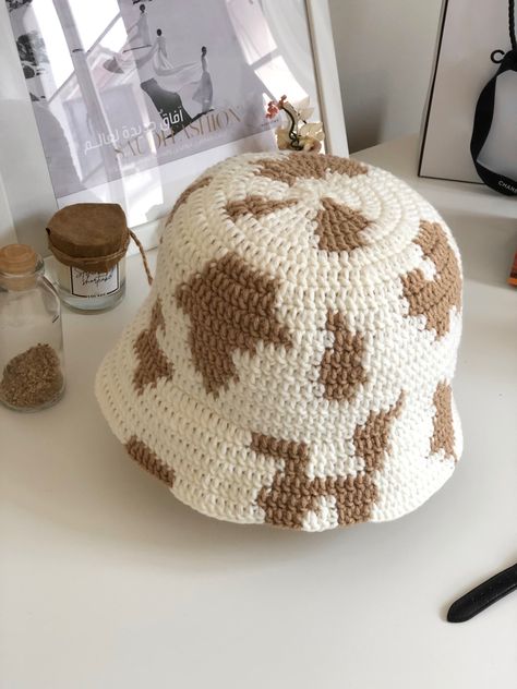 ig: @ocavve.id Cow Print Crochet, Crochet Bucket Hat Free Pattern, Easy Crochet Bucket Hat, Crochet Knit Stitch, Cow Crochet, Crochet Knit Stitches, Crochet Bucket, Crochet Bucket Hat, Knitting Needle