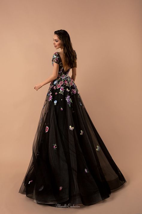 ❤️ 20 Black and Purple Wedding Dresses Ideas Evening Gown Plus Size, Prom Gown Elegant, Nontraditional Wedding Dress, Purple Wedding Dress, Dark Fabric, Gown Plus Size, Applique Wedding Dress, Evening Gowns Elegant, Queen Dress