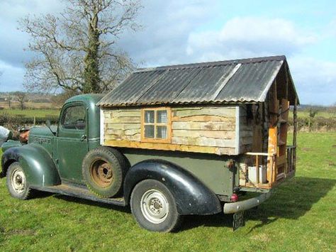 Chicken Run Ideas Diy, Chicken Run Ideas, Chicken Houses, Tiny Mobile House, Old Campers, Chicken Run, Vintage Gallery, Pvc Pipes, Chicken Diy