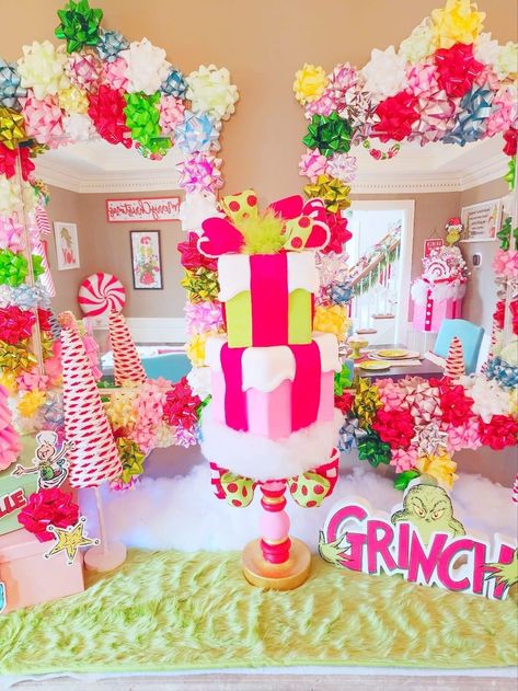 Grinch Birthday, Whimsical Christmas Decor, Whoville Christmas, Grinch Christmas Tree, Grinch Party, Christmas Cake Designs, Grinch Christmas Decorations, Christmas Window Decorations, Cindy Lou