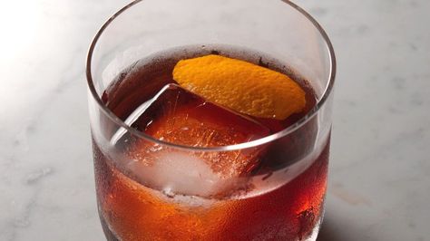 Negroni Cocktail, Fall Cocktails Recipes, Classic Cocktail Recipes, Shrimp Cocktail, Cocktail Recipes Easy, Fall Cocktails, Classic Cocktail, Easy Cocktails, Gin Cocktails