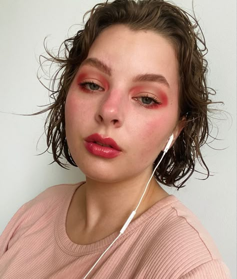 Fun Eyeshadow Looks Hooded Eyes, Downturned Eyeshadow, Red Makeup Looks For Hooded Eyes, Only Eyeshadow Look, Fun Makeup For Hooded Eyes, Graphic Makeup Hooded Eyes, Hooded Eyes Eyeshadow Looks, Eyeshadow Ideas For Hooded Eyes, Pink Makeup For Hooded Eyes