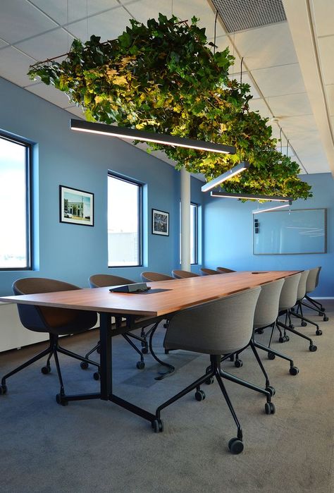 Conference Room Decor Ideas, Conference Room Design Modern, Office Meeting Room Interior Design, Small Conference Room Design, Nordic Office Design, Meeting Room Design Creative, Office Conference Room Design, Conference Room Interior Design, Biophilic Office Design