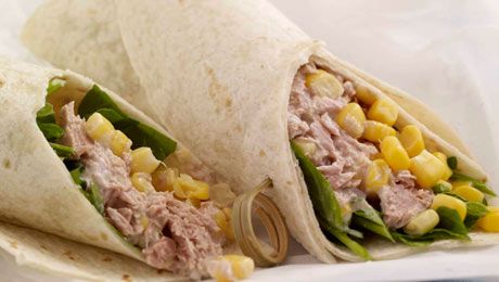 Need a healthy picnic idea? Try these Tuna and Sweet Corn Tortilla Wraps! Click for the great recipe! Tuna Tortilla, Tuna Wraps Recipes, Recipe Tortilla, Recipes Tuna, Tuna Wrap, Tuna Recipe, Tortilla Wrap, Recovery Food, Wrap Recipe