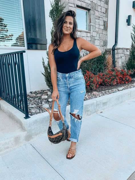 Halloween Brunch Outfit, Mom Fashion Inspo Outfits, Jeans And Oversized Button Up, Cute Outfit With Tennis Shoe, Chic Mom Outfits Summer, Mom Jean Outfits Summer, Cute Mom Summer Outfits, Casual Cruise Outfits, Body Suits And Jeans