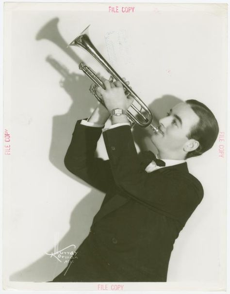 Bobby Hackett and Orchestra - Playing trumpet Classic Singers, American Stuff, Louis Prima, Sing Sing, Trumpet Players, Husband Material, Harry James, Swing Dance, Golden Oldies