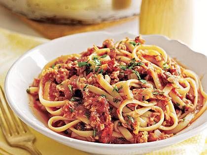 Linguine with Red Clam Sauce Red Clam Sauce Recipe, Red Clam Sauce, Clam Sauce Recipe, Linguine Recipes, Clam Sauce, Seafood Pasta Recipes, Red Sauce, Easy Pasta Recipes, Pasta Dish