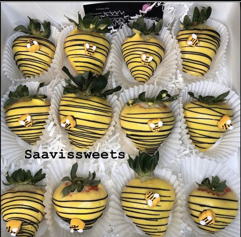 Bee theme babyshower Bee Themed Gender Reveal, Bos Baby, Bee Themed Birthday Party, Honey Bee Baby Shower, Bee Theme Party, Bee Birthday Party, Bee Cakes, Bees And Honey, Bee Baby Shower Theme