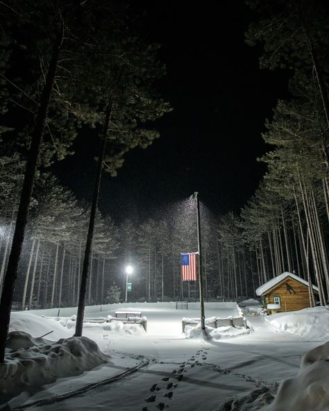 Outdoor Ice Rink Aesthetic, Outdoor Hockey Rink, Backyard Ice Rink, Pond Hockey, Outdoor Rink, Teen Aesthetic, Powder Snow, Snow Aesthetic, Chill Zone