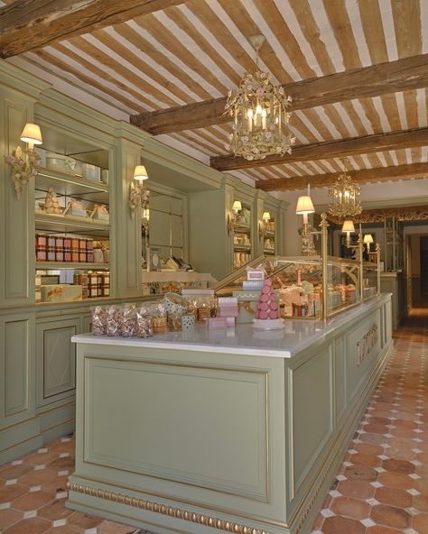 Shabby Chic Cafe, Tea Room Design, Boutique Patisserie, Patisserie Shop, Bakery Shop Design, Bakery Interior, Laduree Paris, Bakery Design Interior, Bakery Decor