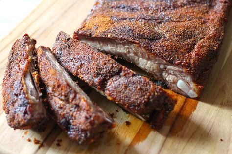 Picture of oven cooked ribs with spicy dry rub Dry Ribs, Dry Rub Ribs, Back Ribs In Oven, Oven Pork Ribs, Oven Cooked Ribs, Bbq Beef Short Ribs, Bbq Rub Recipe, Ribs In The Oven, Barbecue Pork Ribs