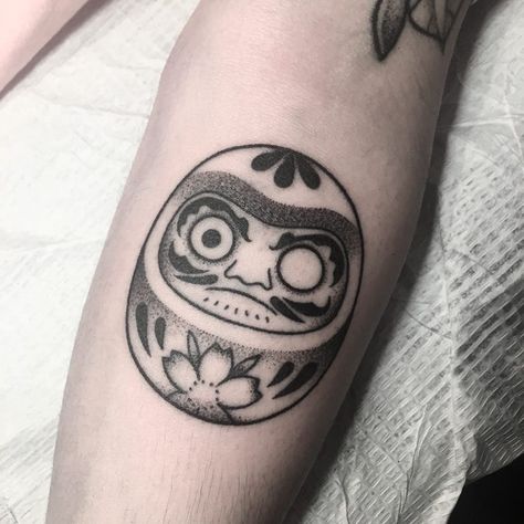 Paper Tattoo Design, Tattoo Daruma, Daruma Doll Tattoo, Traditional Japanese Tattoo Flash, Lucky Cat Tattoo, Tato Tradisional, Tattoo Japanese Style, Zodiac Sign Taurus, Doll Tattoo