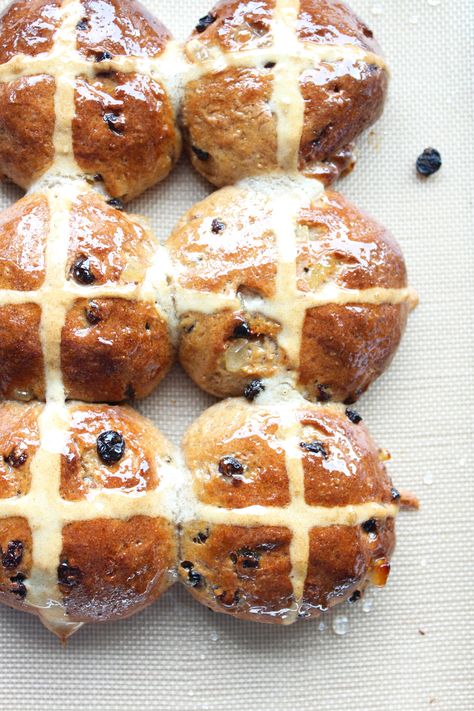 Sourdough Hot Cross Buns, Gluten Free Hot Cross Buns, Hot Cross Bun Recipe, Crispy Baked Shrimp, Gluten Free Sourdough Starter, Rice Syrup, Baked Shrimp Scampi, Bread Sweet, Hot Cross Buns Recipe