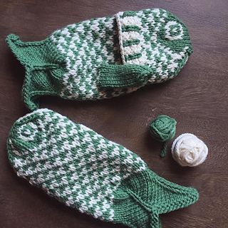 Ravelry: thecharmofit's One Fish, Two Fish Mittens Fish Mittens Pattern, Knitting Fish Pattern, Fish Sweater Knitting Pattern, Knit Fish Pattern, Fast Knitting Projects, Fish Knitting Pattern, Knit Fish, Knitted Mittens Pattern, Crochet Fish