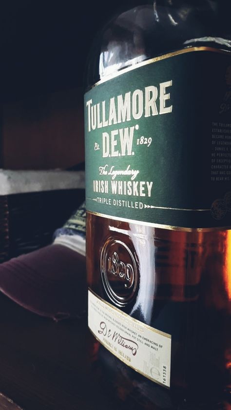 Tullamore Dew Tullamore Dew, Whisky Drinks, Whiskey Tasting, Mountain Life, Irish Whiskey, Wine Recipes, Whiskey, Beer, Wine