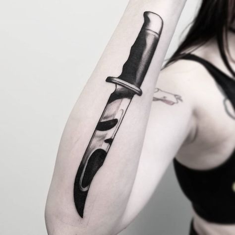 Knife Tattoo Ideas, Tattoo Ideas Aesthetic, Ghostface Tattoo, Helloween Wallpaper, Bestie Tattoo, Knife Tattoo, Movie Tattoos, Scary Tattoos, Spooky Tattoos