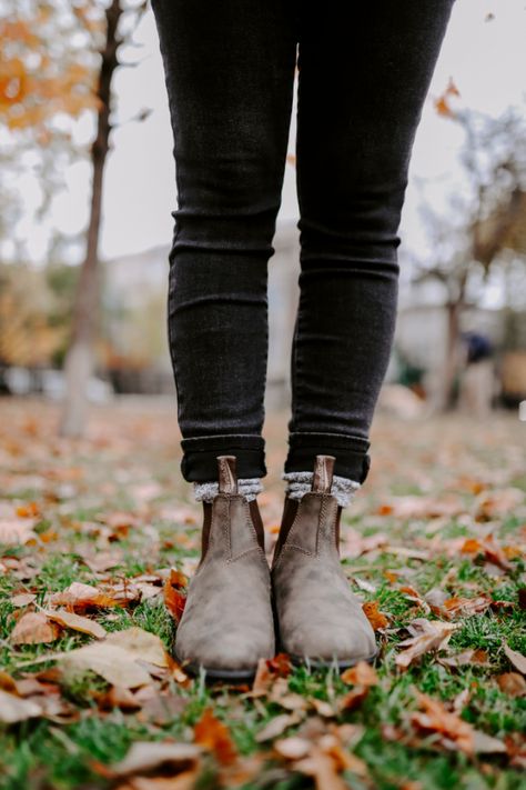 How to Style Blundstone Boots | Sharing My Sole Fall Outfits Women Blundstone, How To Style Blundstones With Jeans, Jeans And Blundstones Outfit, Blundstone Lace Up Boots, Blind Stone Boots Outfit, Blundstone Boots Outfit Women, Dresses With Blundstone Boots, What To Wear With Blundstone Boots, Blundstone Outfits Women