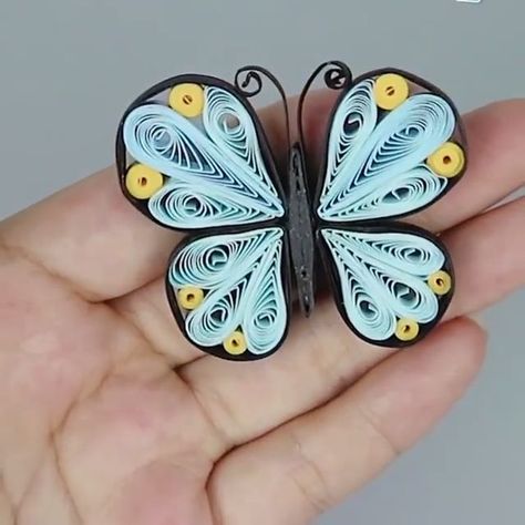 Teknik Quilling, Quilling Patterns Tutorials, Quilling Butterfly, Quilling Videos, Diy Quilling Crafts, Quilling Flower Designs, Quilling Pattern, Paper Quilling Tutorial, Paper Quilling For Beginners