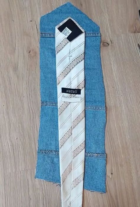 Denim Pocket Crafts, Denim Crafts Things To Make, Old Ties Projects Ideas, Denim Scraps Ideas, Denim Diy Upcycling, How To Sew A Tie, Upcycled Denim Fashion, 49ers Cake, Old Neck Ties