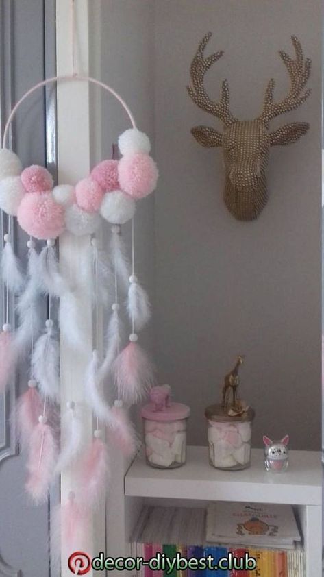 Dream Catcher Decor, Hiasan Bilik Tidur, Dream Catcher Craft, Diy Bebe, Diy Yarn Crafts, Pom Pom Crafts, Ideas Craft, Dream Catcher Diy, Flower Diy Crafts