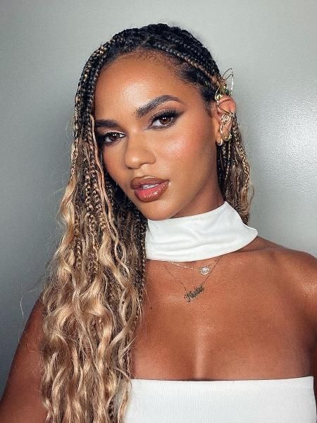 Juliana Nalú: quem é a modelo 'cria da favela' que conquistou Kanye West Hair For Box Braids, Box Braids Women, Wavy Braiding Hair, Juliana Nalu, Wavy Hair With Braid, Triangle Box Braids, Wet And Wavy Hair, Twist Box Braids, Famous Hairstyles