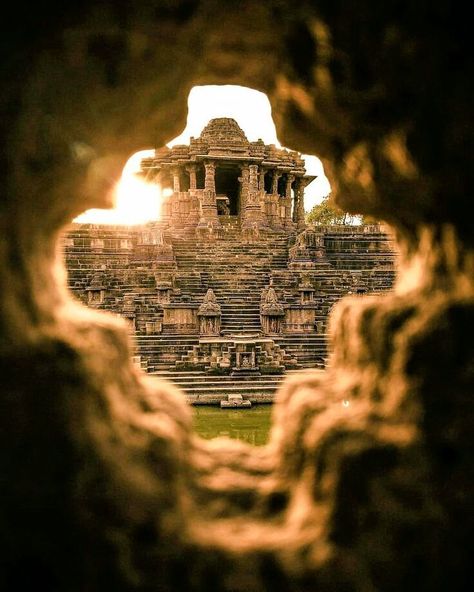 Temples Of India (@templesofindia_) / Twitter Ayurveda Beauty, Cleopatra Beauty Secrets, Sun Temple, Agra Fort, Temple Photography, Hampi, Indian Prints, Ancient Beauty, Indian Architecture