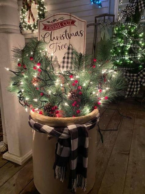 Vintage Crock Christmas Decor, Christmas Wash Tub Ideas, Christmas Crock Decorating Ideas, Large Crock Decorating Ideas, Antique Crocks Decor Ideas, Crock Decorating Ideas, Country Rustic Christmas, Crock Planter, Evergreen Planters