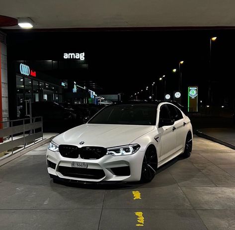 Bmw M5 White, Car Knowledge, White Cars, Bmw Sports Car, M5 F90, Anne Baba, Dream Cars Bmw, Bmw Sport, Cars Bmw