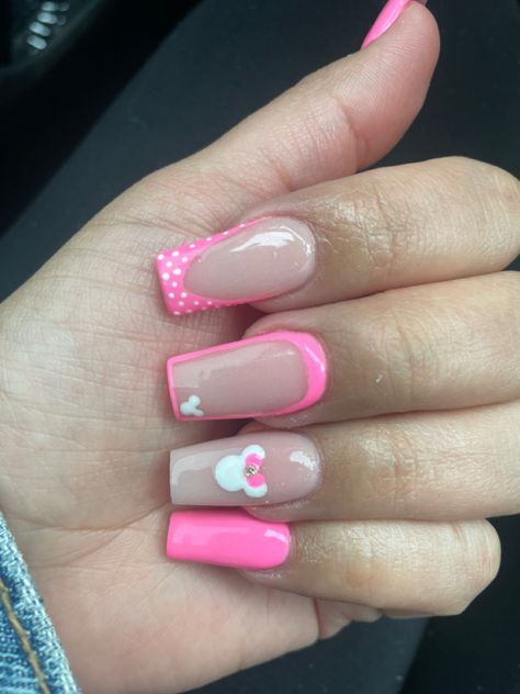 Minnie Mouse Bow Nails, Short Disney Acrylic Nails, Mini Mouse Nails Designs Nailart, Minnie Mouse Inspired Nails, Minnie Mouse Nail Ideas, Disney Nails Acrylic Square, Disney Acrylic Nail Designs, Minnie Mouse Acrylic Nails, Hot Pink Disney Nails