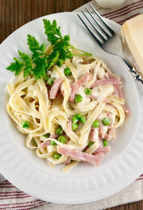 Rich and Creamy Fettuccine Alfredo with Ham and Peas Fettucine Alfredo Recipe, Ham Peas And Pasta, Fettuccine Sauce, Fettucini Alfredo Recipe, Ham And Peas, Fettucini Alfredo, Fettuccini Alfredo, Ham Pasta, Pork Entrees