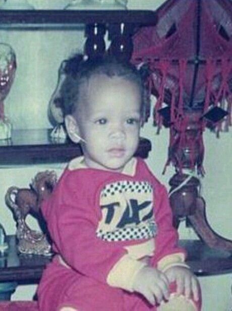 ♥Rihanna little baby sooooo cute♥ Rihanna 2014, Rihanna Baby, Guess The Celebrity, Celebrity Baby Pictures, Rihanna News, Celebrity Baby, Mommy Moments, A Girl Like Me, Rihanna Style